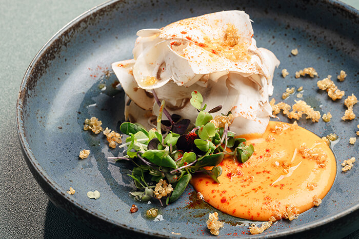 Pairing dish: Fresh mushrooms with paprika sauce and quinoa
