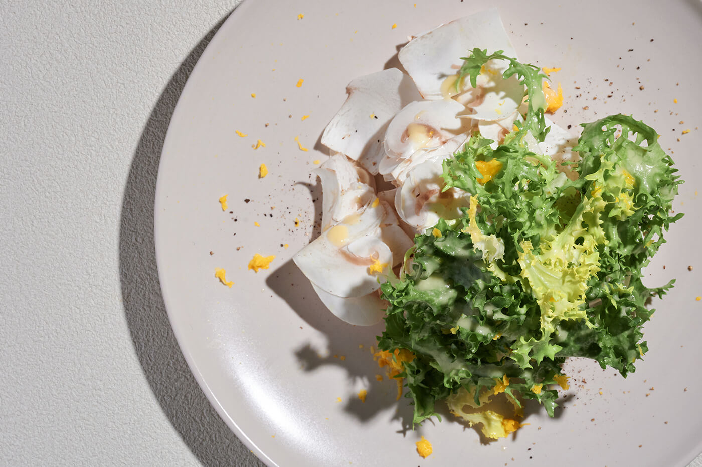 Thinly sliced fresh mushroom with endive, yuzu pepper vinaigrette03