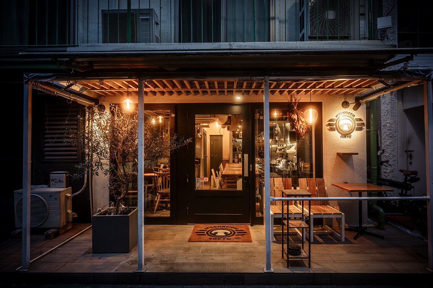 マッシュルームトーキョー 表参道店のディナー時の外観