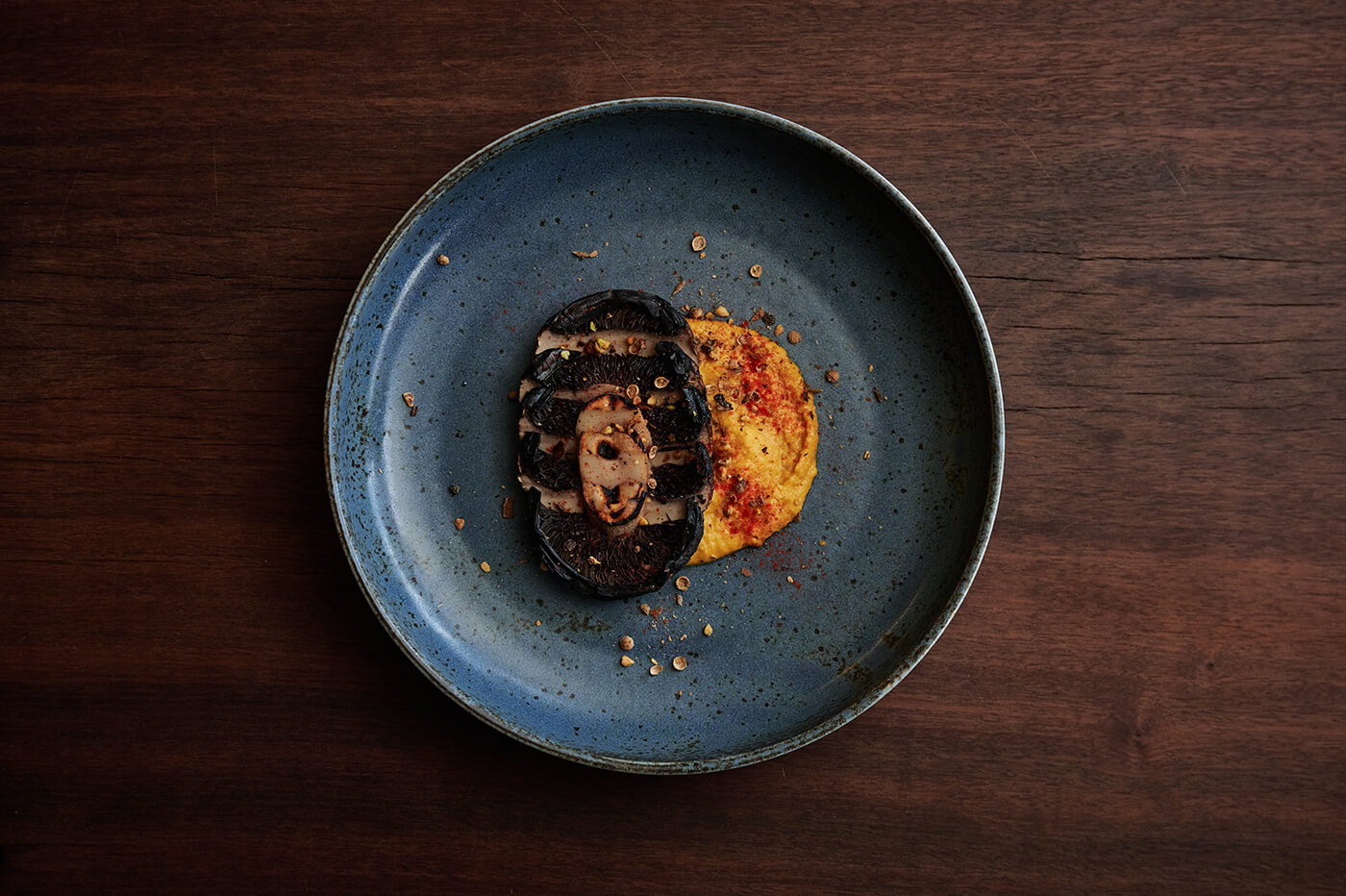 Fire-grilled large mushroom with Yellow romesco sauce01
