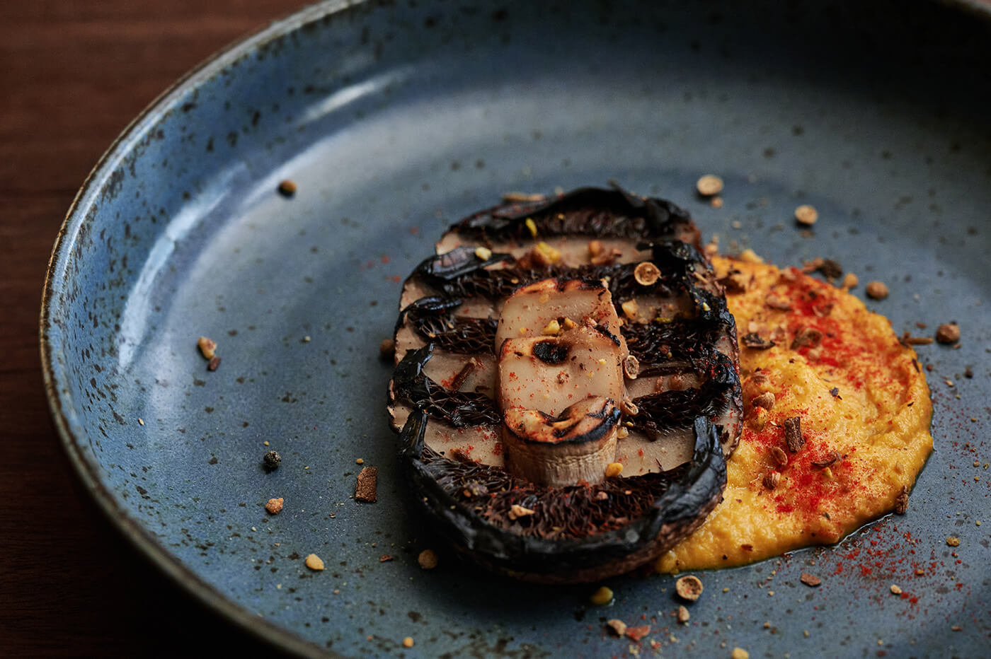 Fire-grilled large mushroom with Yellow romesco sauce02