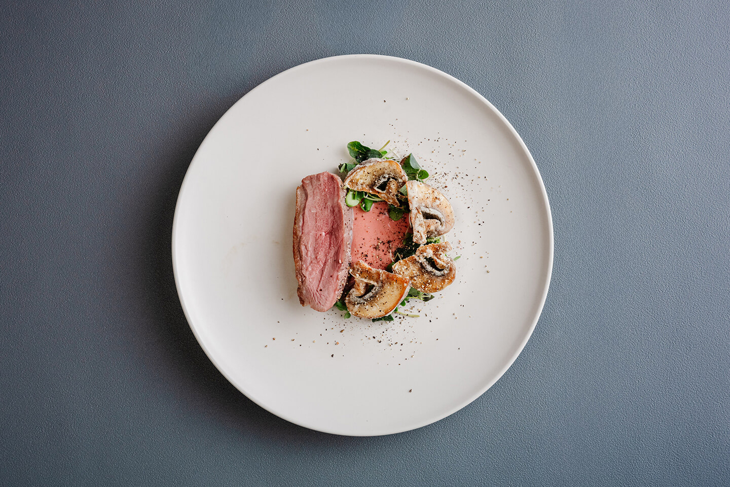 Deep-fried mushroom, Ōmi duck, with strawberry and beetroot sauce01